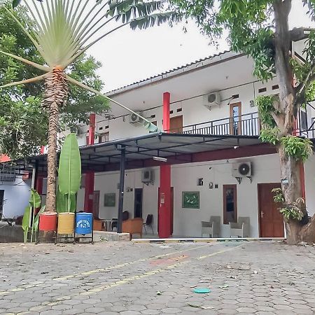 Rumah Panggung Guest House Syariah Mitra Reddoorz Cirebon Εξωτερικό φωτογραφία