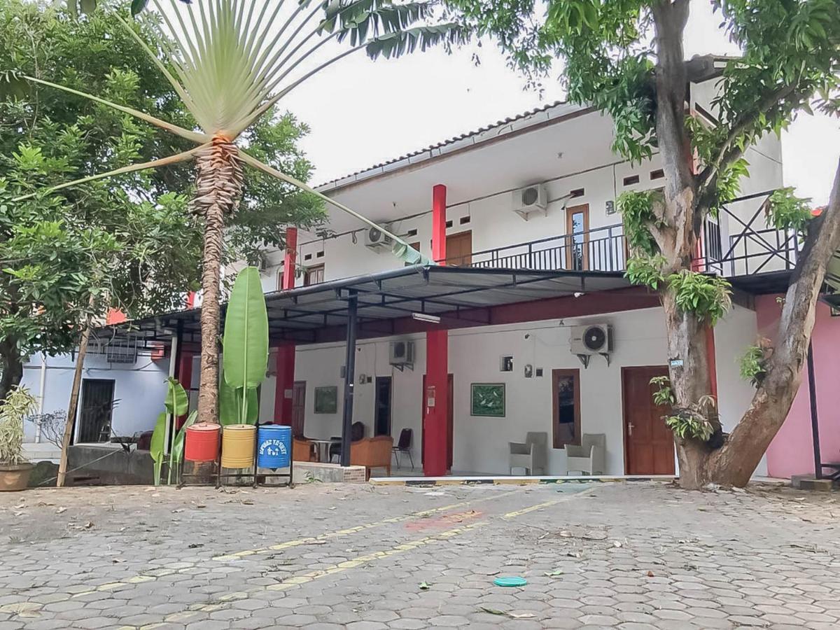 Rumah Panggung Guest House Syariah Mitra Reddoorz Cirebon Εξωτερικό φωτογραφία